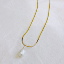 Load image into Gallery viewer, Gold Herringbone Pearl Necklace
