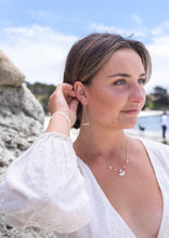 Load image into Gallery viewer, Hanging Perle Earrings
